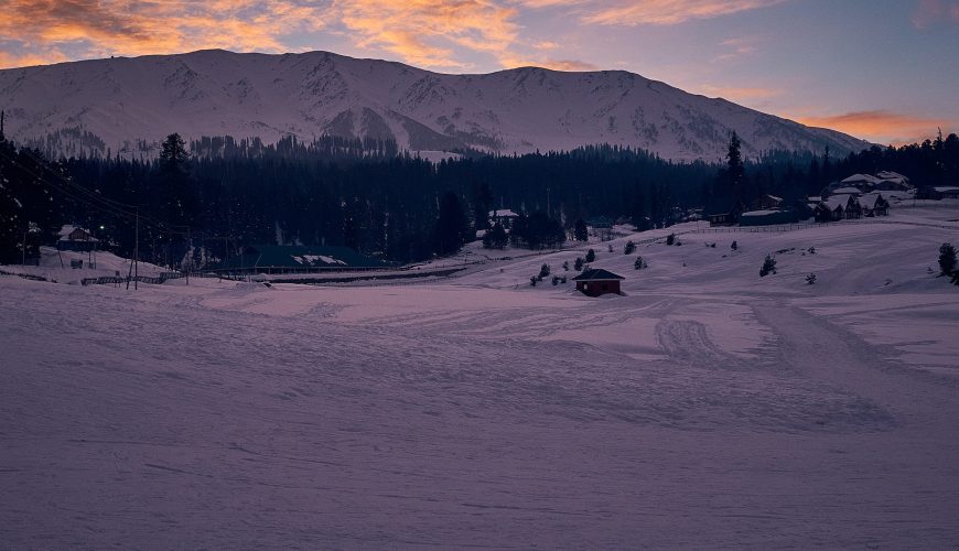 Journey to the heart of Kashmir with Paradise Pathways- your passport to an unforgettable Kashmir experience.